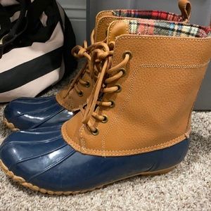 Duck boots